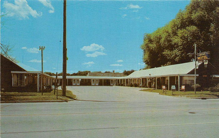 Reins Motel - Old Postcard